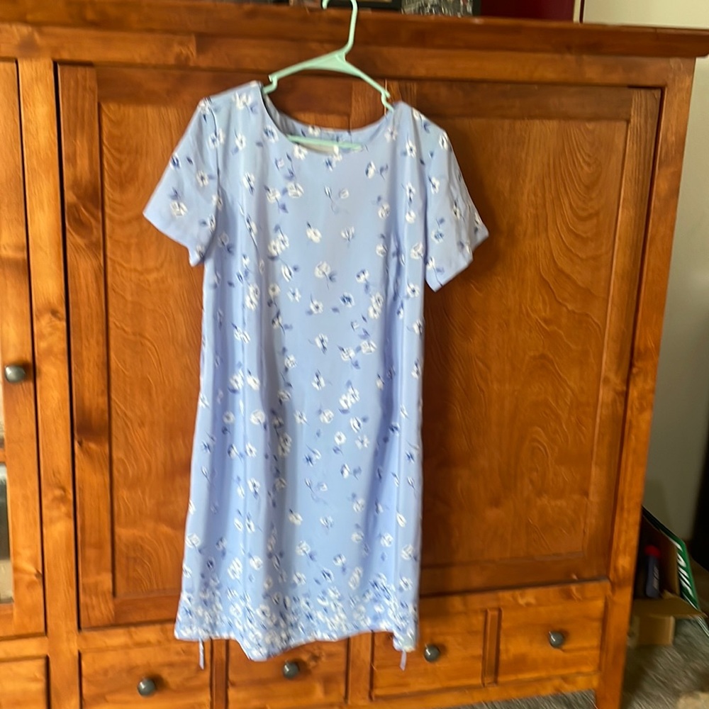 Motherhood Blue floral maternity dress size large